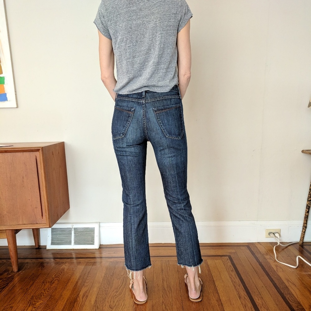 Earnest sewn mid/high rise cropped fray 27